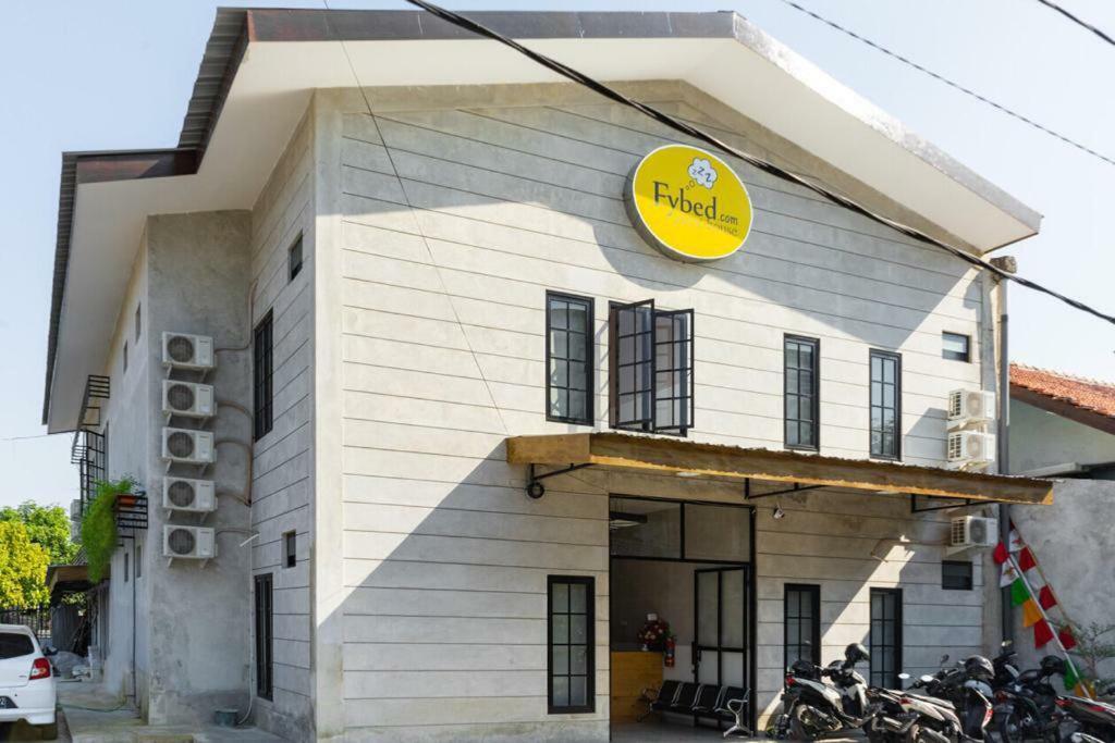 Fybed Aparthotel Semarang Luaran gambar