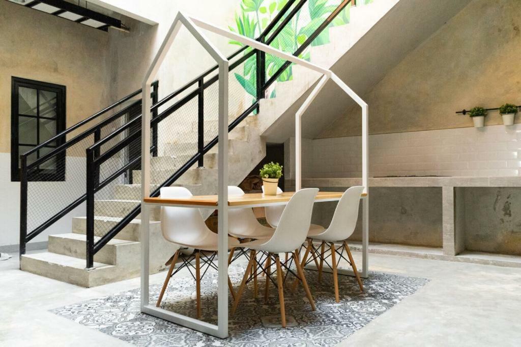 Fybed Aparthotel Semarang Luaran gambar
